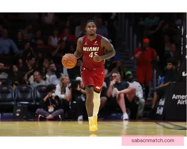 小米切尔突破肘击格雷姆斯面部被判一级恶意犯规